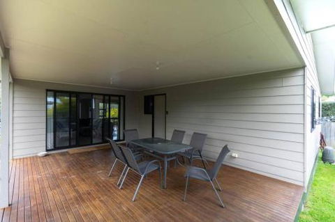 34 Ash Avenue Sandy Point - Sunshine Coast Guide 2