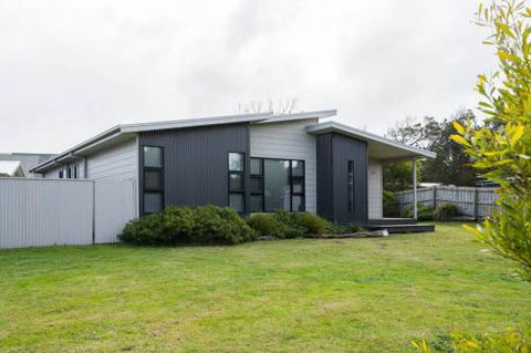 34 Ash Avenue Sandy Point - Sunshine Coast Guide 0