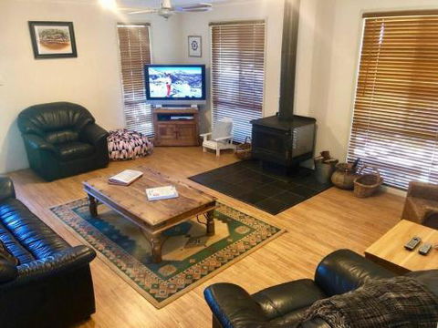 1 Tecoma Avenue Sandy Point - Sunshine Coast Guide 0