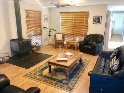 1 Tecoma Avenue Sandy Point - Sunshine Coast Guide 1