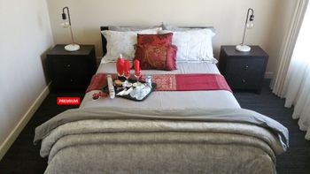 Mt Cooper Inn - Sunshine Coast Guide 0
