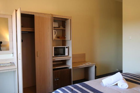 Blue Mountain Motel - Sunshine Coast Guide 2