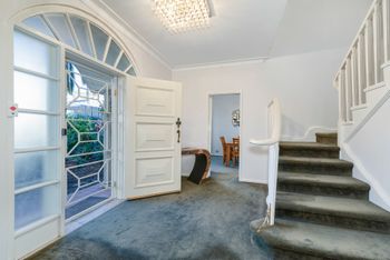 Spacious 4 Bedroom House The Hill - Sunshine Coast Guide 2