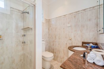 Spacious 4 Bedroom House The Hill - Sunshine Coast Guide 1