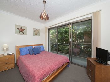 Tradewinds Unit 1 / 110 Victoria Parade - Sunshine Coast Guide 6
