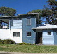 Waterside No 9 Blackwood Retreat - Sunshine Coast Guide