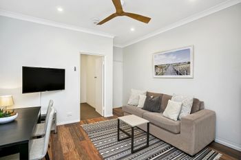 Two Bedroom Beachside Apartment CLOV4 - Sunshine Coast Guide 0