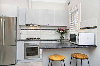 Two Bedroom Beachside Apartment CLOV4 - Sunshine Coast Guide 1