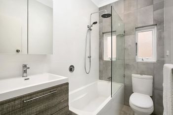 Two Bedroom Beachside Apartment CLOV4 - Sunshine Coast Guide 5