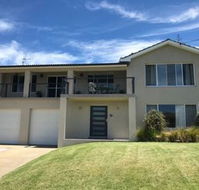 Ocean House at Mollymook - Sunshine Coast Guide