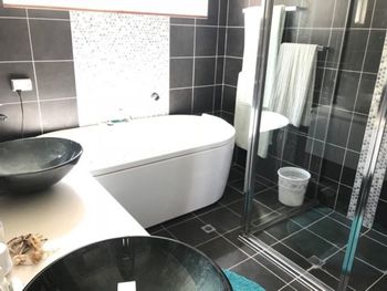 Ocean House At Mollymook - Sunshine Coast Guide 3