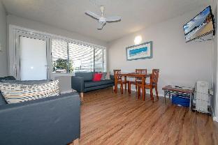 Thurlow Avenue 2 / 49 - Sunshine Coast Guide 3