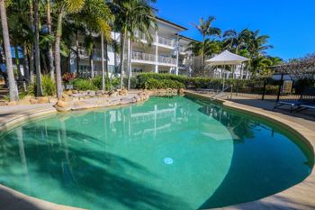 Resort Apartment On Salt Beach 6318 - Sunshine Coast Guide 1