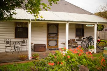 Davidsons Cottage - Sunshine Coast Guide 0