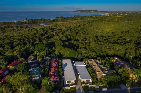 A PERFECT STAY - Byron Sunrise - Sunshine Coast Guide 1
