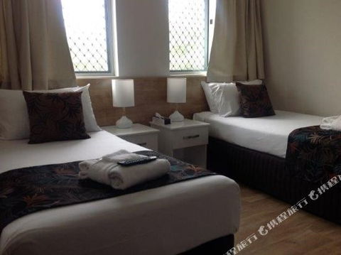 BEST WESTERN CASTLE LODGE MOTEL - Sunshine Coast Guide 5