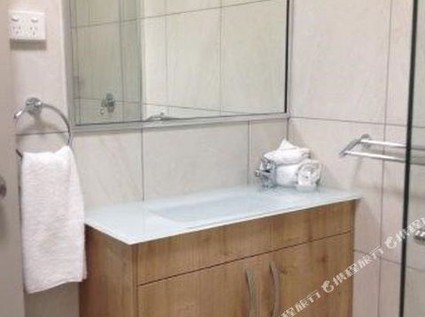 BEST WESTERN CASTLE LODGE MOTEL - Sunshine Coast Guide 3