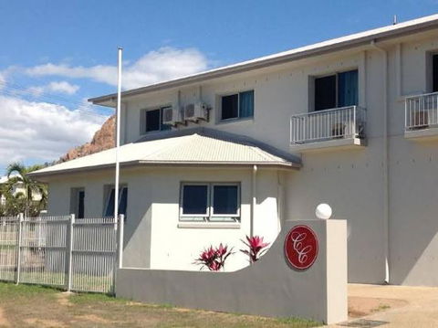 BEST WESTERN CASTLE LODGE MOTEL - Sunshine Coast Guide 2