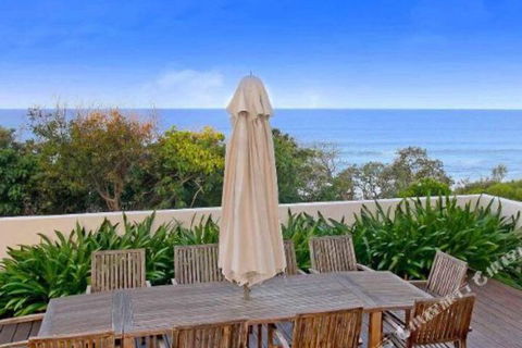 R & W Noosa Holidays 19 The Esplanade - Sunshine Coast Guide 1
