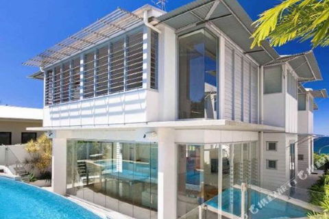 R & W Noosa Holidays 19 The Esplanade - Sunshine Coast Guide 0