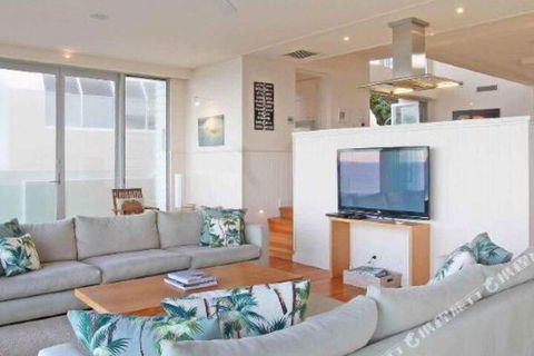 R & W Noosa Holidays 19 The Esplanade - Sunshine Coast Guide 5