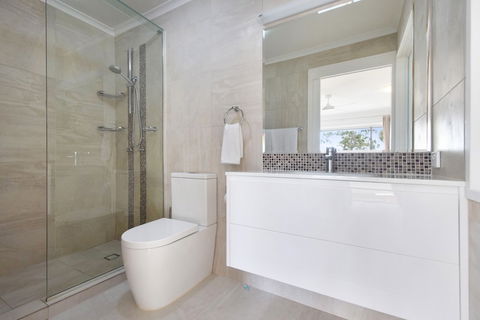 Villa 1 Lazy Days - Sunshine Coast Guide 3