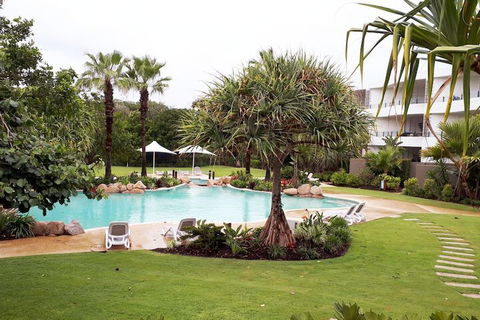 Cotton Beach Bliss At 103 + 2 Bikes - Sunshine Coast Guide 4