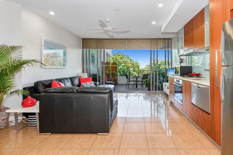 Cotton Beach Bliss At 103 + 2 Bikes - Sunshine Coast Guide 5