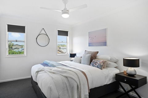 Lennox Belle - Sunshine Coast Guide 0
