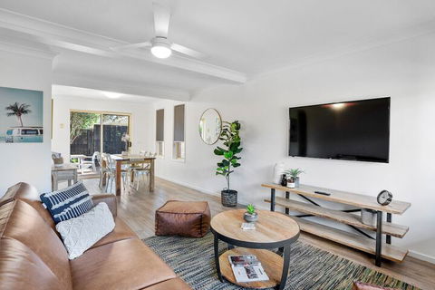 Lennox Belle - Sunshine Coast Guide 3