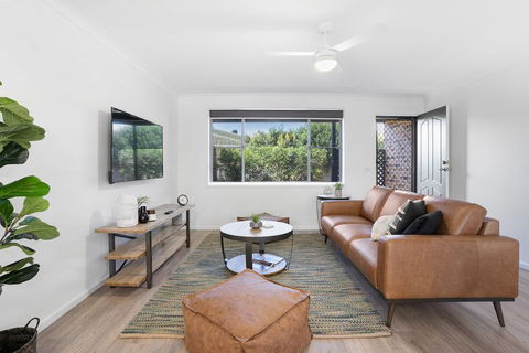 Lennox Belle - Sunshine Coast Guide 1