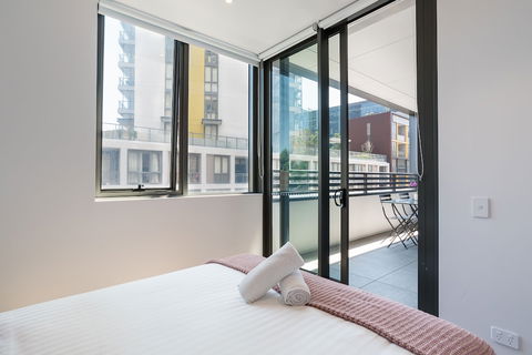 Apartment Darling Harbour - Hay Street - Sunshine Coast Guide 2