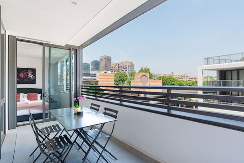 Apartment Darling Harbour - Hay Street - Sunshine Coast Guide 0
