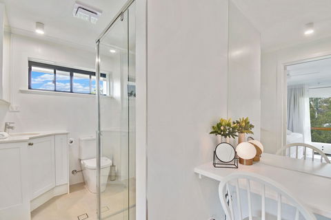 Oceanside Apartment - LAMER9 - Sunshine Coast Guide 1