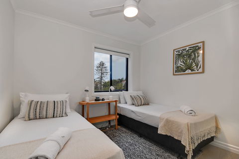 Oceanside Apartment - LAMER9 - Sunshine Coast Guide 2