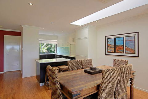 A Perfect Stay - 3 James Cook Apartments - Sunshine Coast Guide 6