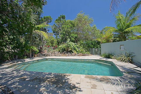 A Perfect Stay - 3 James Cook Apartments - Sunshine Coast Guide 1