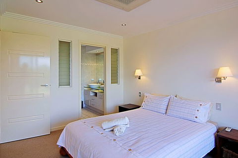 A Perfect Stay - 3 James Cook Apartments - Sunshine Coast Guide 2