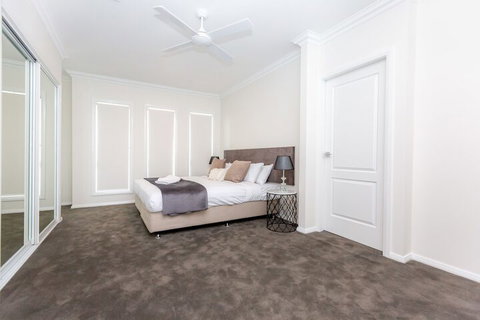 Wagga Apartments 1 - Sunshine Coast Guide 3