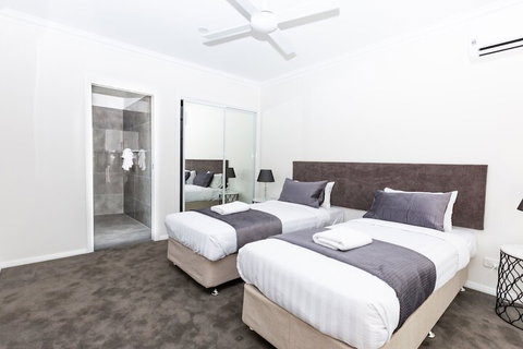 Wagga Apartments 1 - Sunshine Coast Guide 4