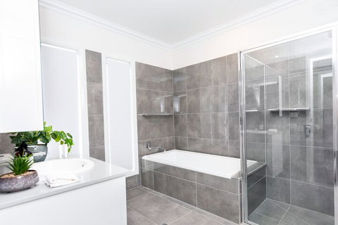 Wagga Apartments 1 - Sunshine Coast Guide 6