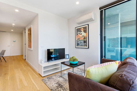 BRUNSWICK Stylish Space With Parking + Netflix - Sunshine Coast Guide 1