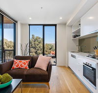 BRUNSWICK Stylish Space with Parking  Netflix - Sunshine Coast Guide