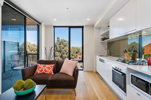BRUNSWICK Stylish Space With Parking + Netflix - Sunshine Coast Guide 0