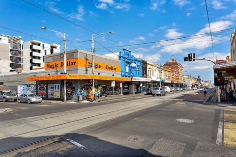 BRUNSWICK Stylish Space With Parking + Netflix - Sunshine Coast Guide 4