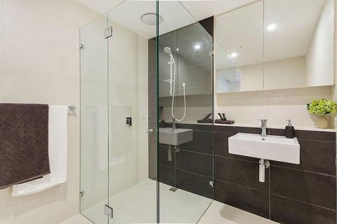 BRUNSWICK Stylish Space With Parking + Netflix - Sunshine Coast Guide 3