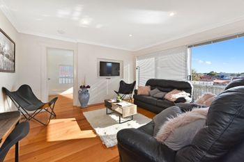 Spacious & Bright 4 Bedroom Home - Sunshine Coast Guide 0