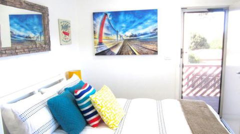 THE WHITE HOUSE - Sunshine Coast Guide 1