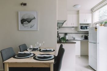 Cosy Melbourne Apartment Close To CBD - Sunshine Coast Guide 2
