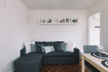 Cosy Melbourne Apartment Close To CBD - Sunshine Coast Guide 1